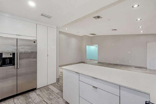 Building Photo - 740 NW 105th Pl