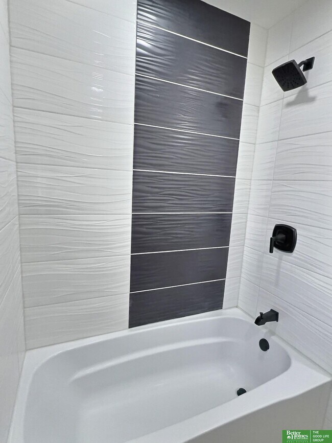 Building Photo - 5119 Pratt St