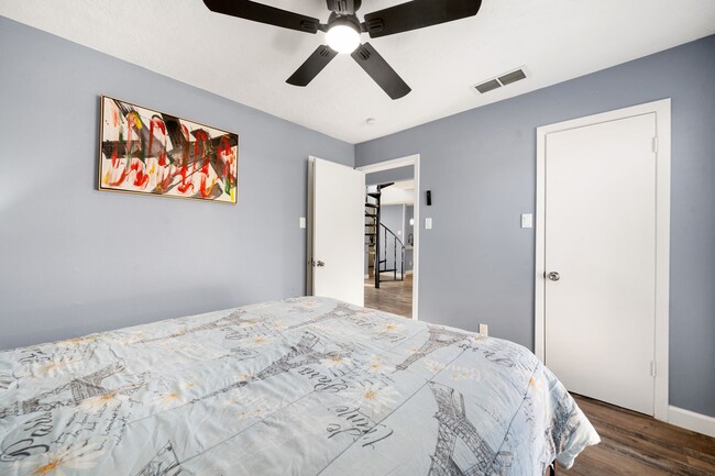 Building Photo - 12805 Westpark Dr