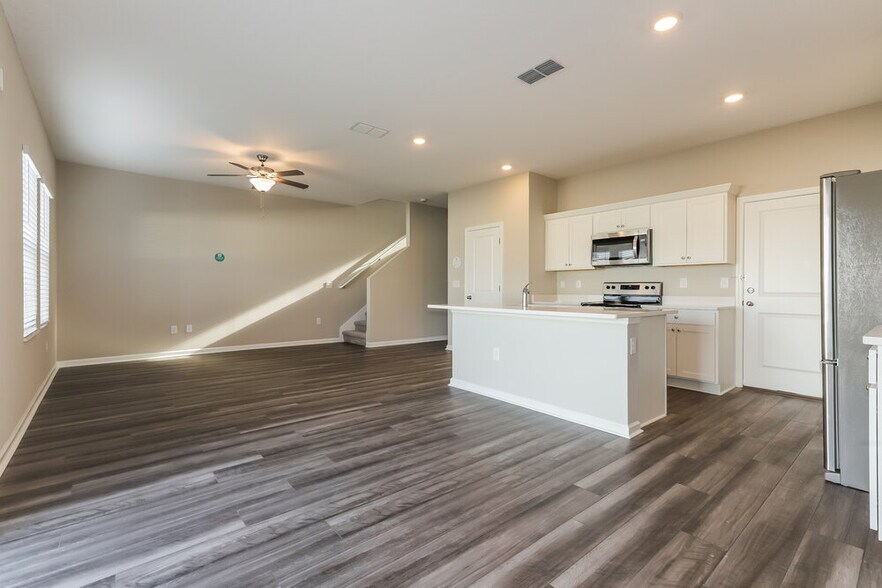 Building Photo - 936 Kelly Fern Lp