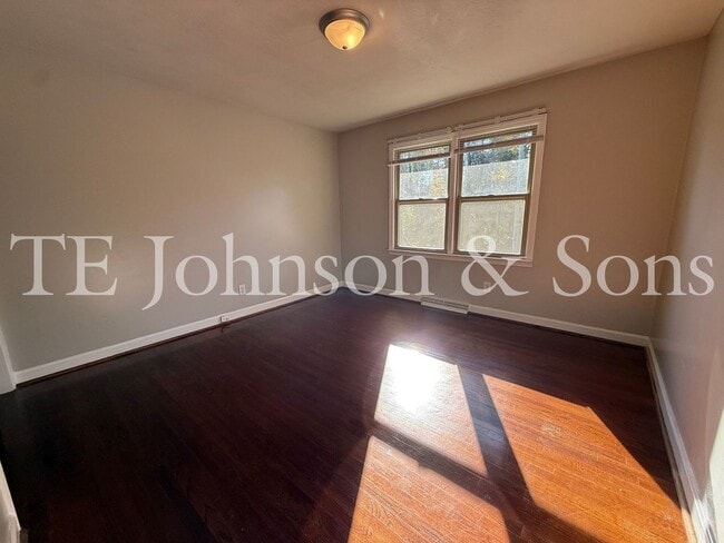 Building Photo - Cozy Single-Story Duplex Living on Raeford Ave