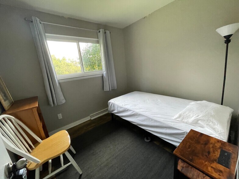 Building Photo - 627 Docs Ln