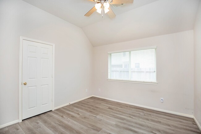 Building Photo - 2710 Falcon Knoll Ln