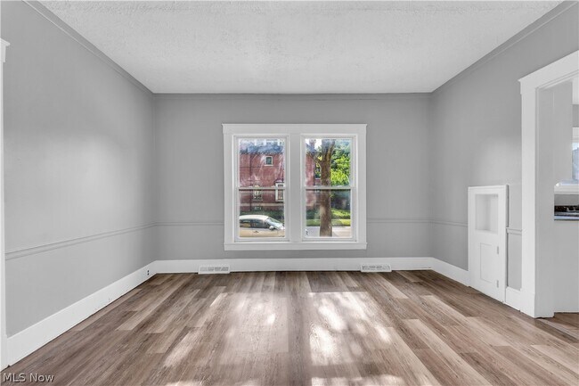 Building Photo - 3624 Archwood Ave