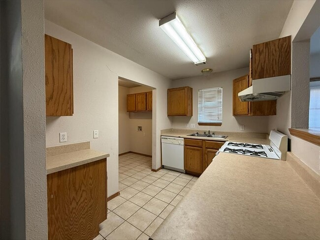 Building Photo - 601 Dogwood Ave