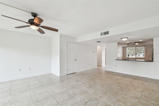 Building Photo - 7550 Sunshine Skyway Ln S
