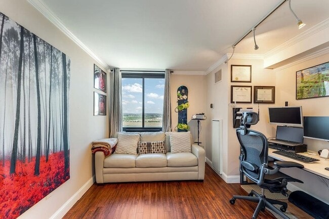 Building Photo - 2110 Harmon Cove Tower