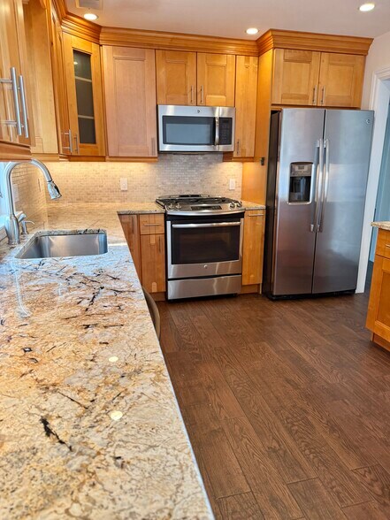 Building Photo - 267 Weed Ave