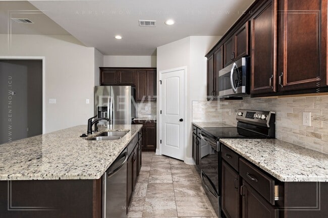 Building Photo - Stunning 3/2 in Foley Gated Community