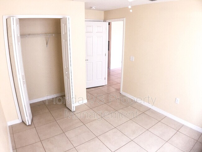 Building Photo - 332 Dundee Dr
