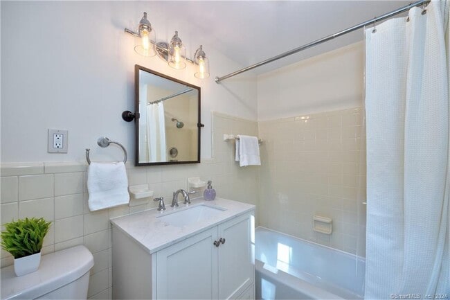 Building Photo - 3 Hilltop Rd