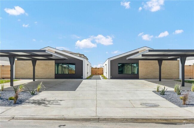 Building Photo - 1320 E Hibiscus Ave