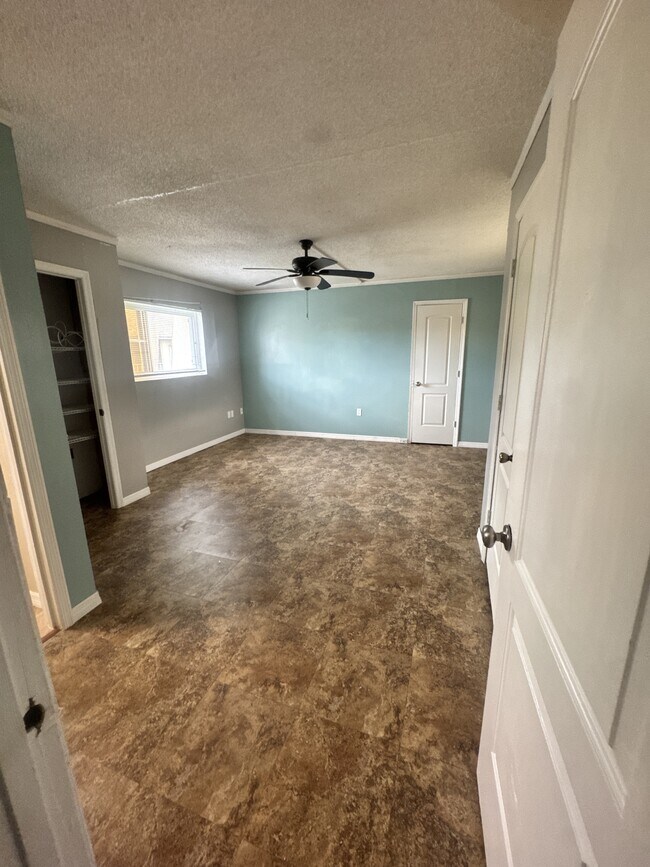 Building Photo - 3135 Shady Dell Ln