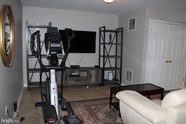 Building Photo - 14186 Hunters Run Way