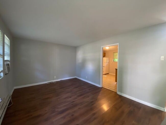 Building Photo - Lovely 2 Bed Duplex by Fisk - 5 Min From Downtown