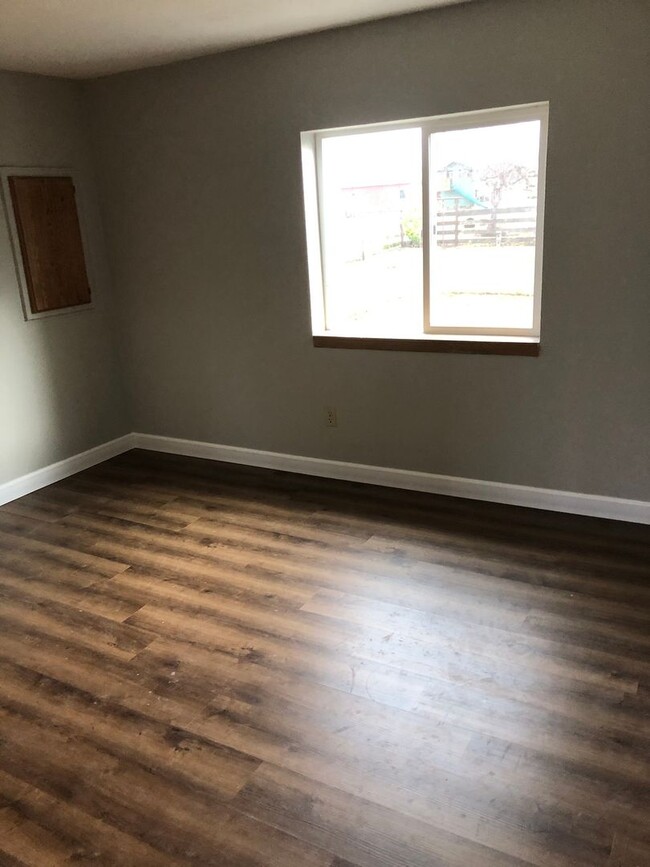 Building Photo - STATUS:  AVAILABLE -|R98| $1495