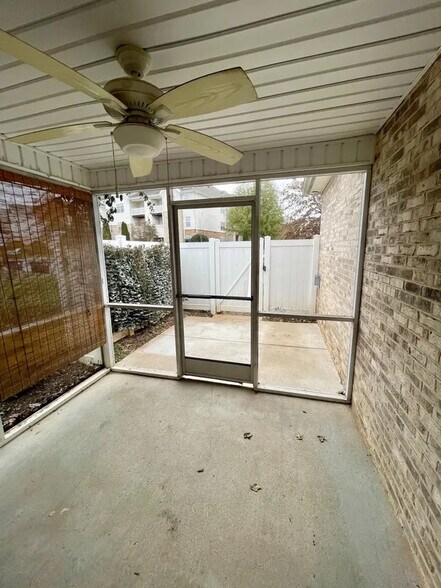 Building Photo - Room in Townhome on Autumn Mist Dr