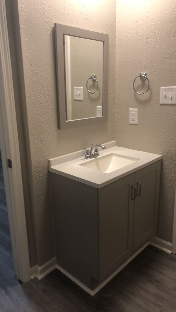 Building Photo - 2BR Units in Gonzales  $975