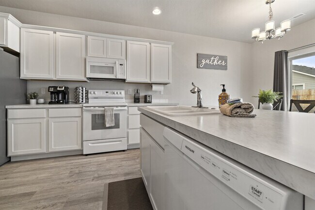 Building Photo - 2646 W Snyder St