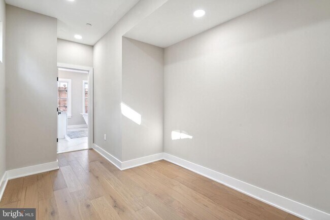 Building Photo - 347 E Gorgas Ln