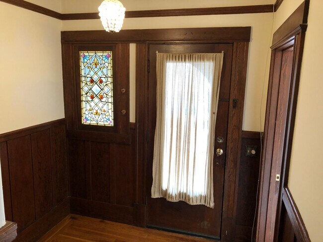 Building Photo - Classic spacious San Francisco Flat in popular Inner Sunset District w/garage parking! OPEN HOUSE...
