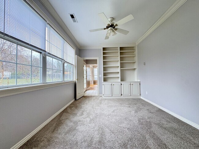 Building Photo - East Fayetteville 7 bedrooms 5 baths, VANDERGRIFF DIST - beautiful spread