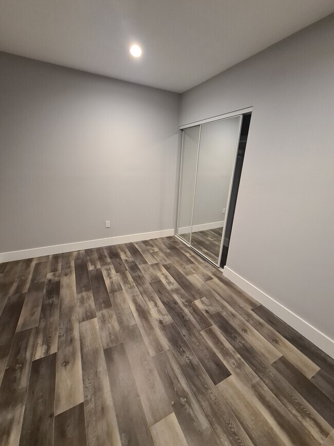 Room - 13108 Mercer St