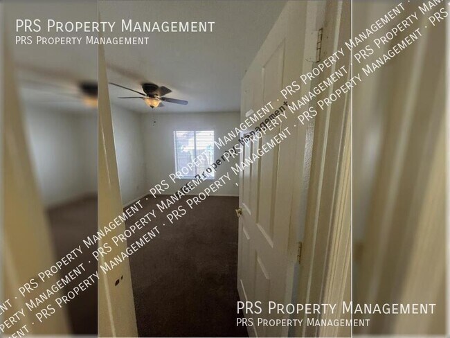 Building Photo - 617 S Golden Key St