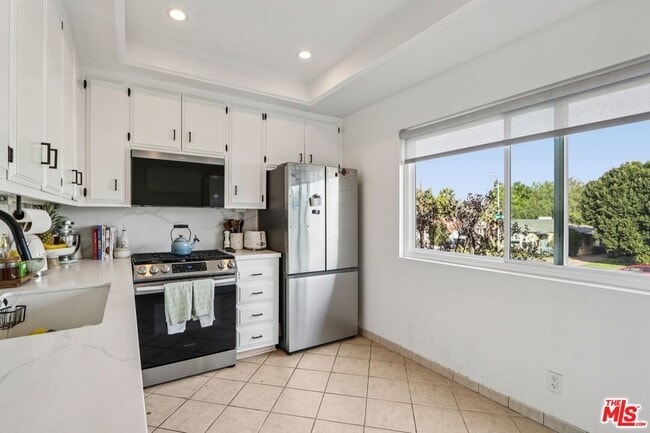 Building Photo - 5139 Balboa Blvd