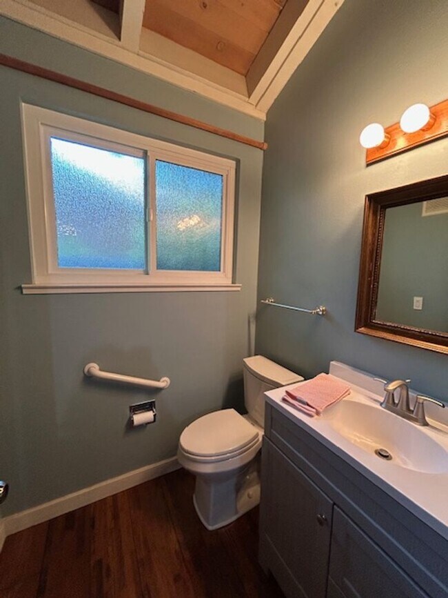 Building Photo - Charming 3bed/2.5Bath  Bennett Valley Home...