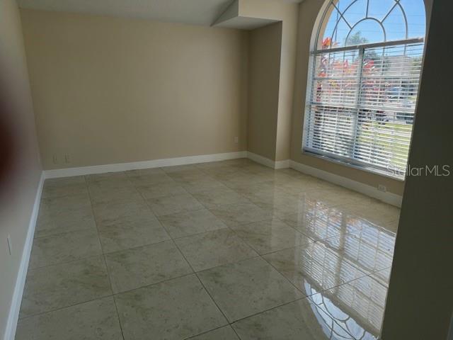 Building Photo - 2419 Rolling Broak Dr