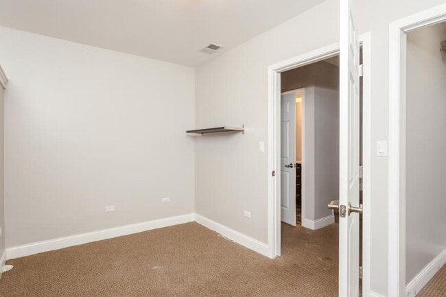 Building Photo - 3 bedroom in Chicago IL 60642