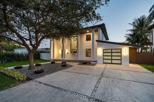 Building Photo - 1351 Bay Terrace