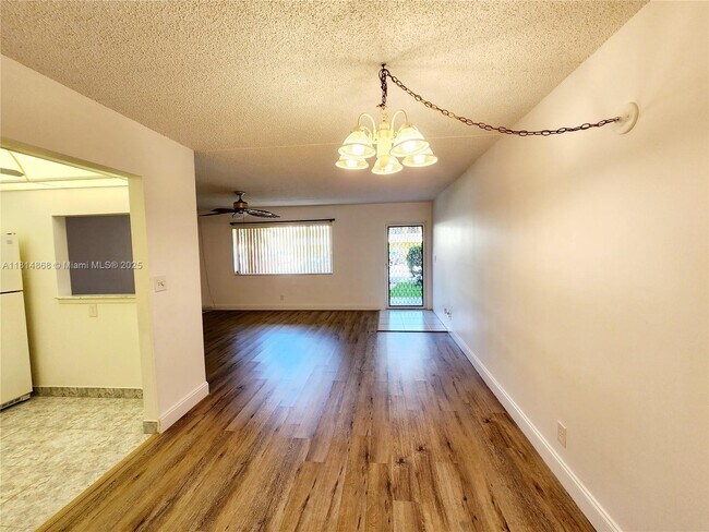 Building Photo - 700 Village Green Ct