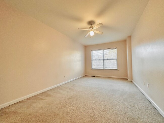 Building Photo - End-Unit 3BR Townhome Minutes to NCSU, Downtown & Crossroads