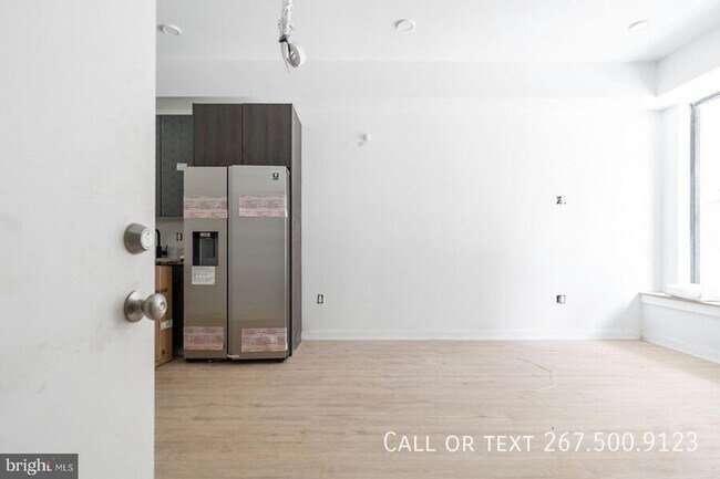 Building Photo - 1306 N Front St