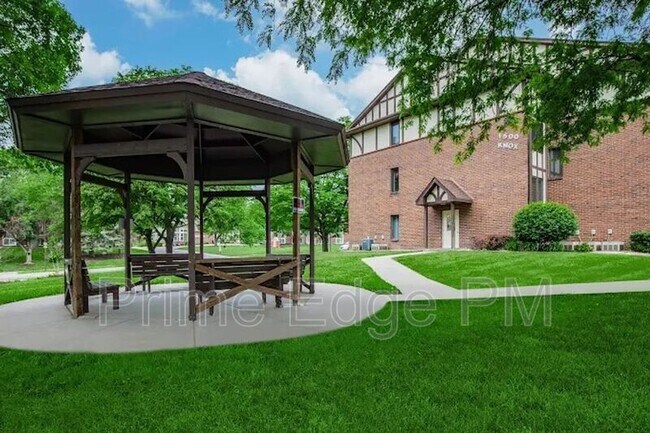 Building Photo - 1500 Knox St