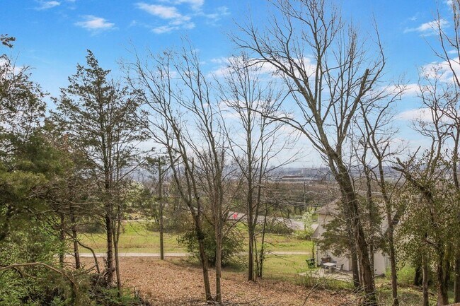 Building Photo - 2306 Ilolo St