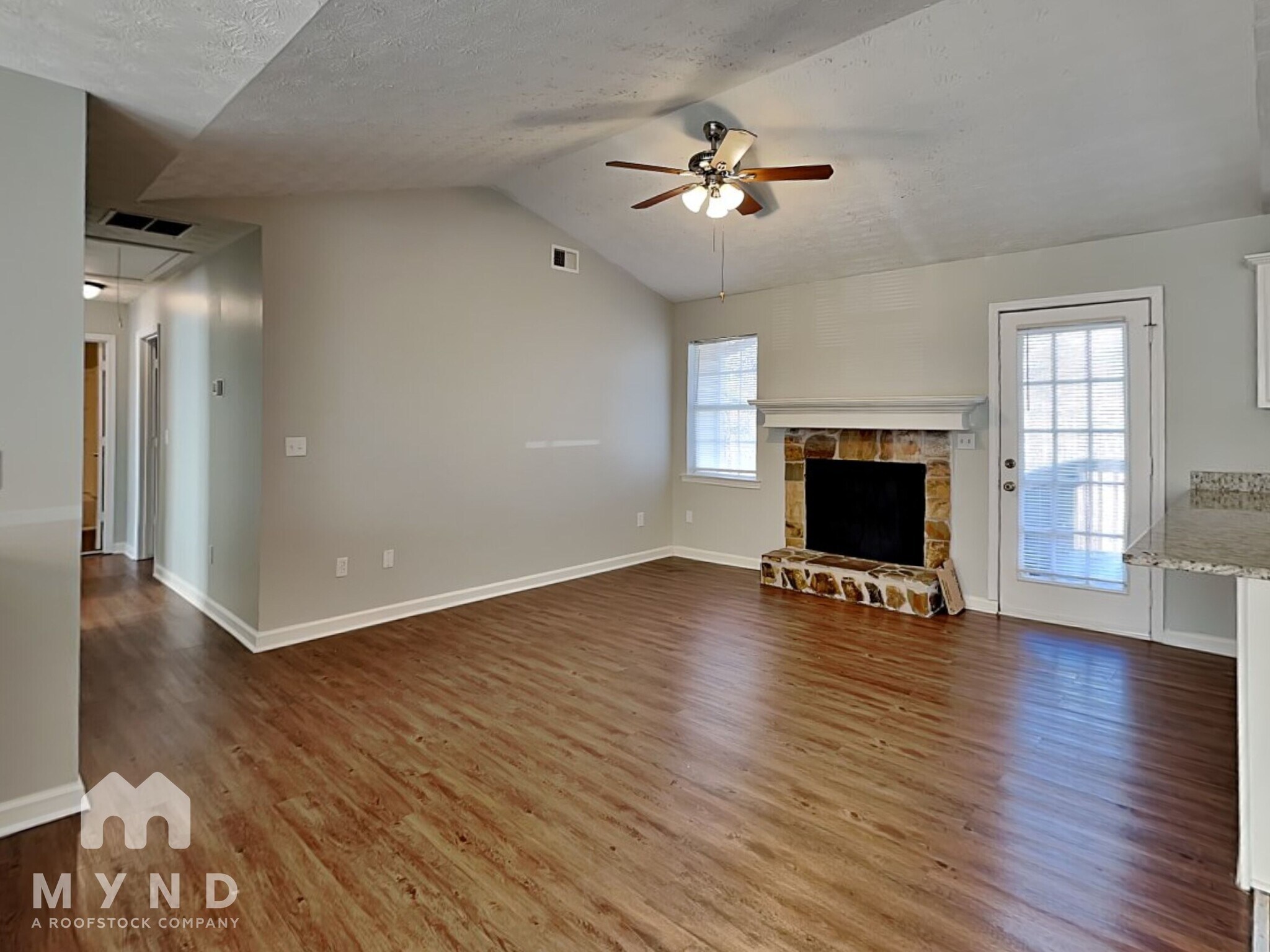 Building Photo - 375 Mountainview Dr