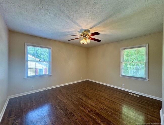Building Photo - 431 Waterbury Dr