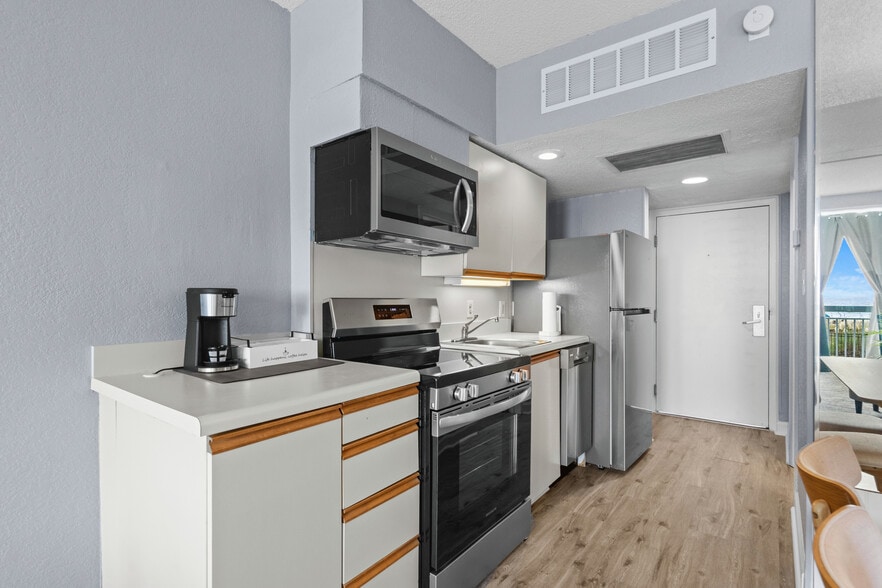 Building Photo - Yachtsman