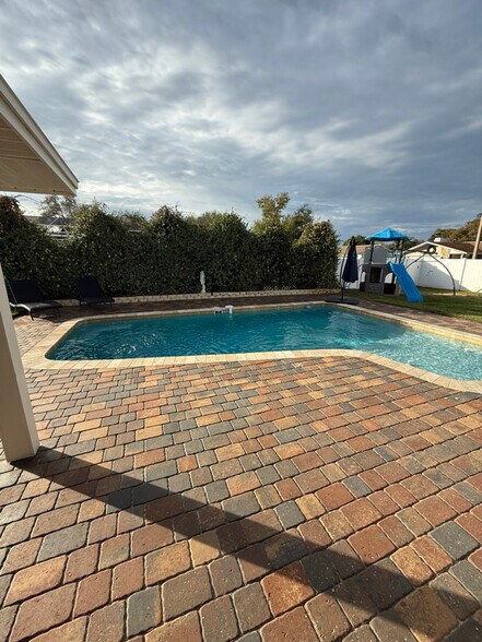 Building Photo - 9429 Laura Anne Dr