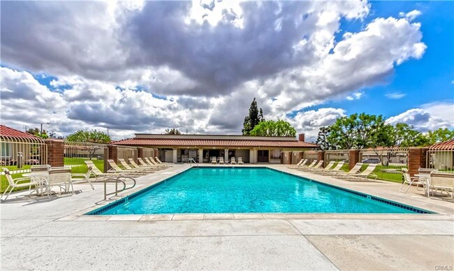 Building Photo - Cozy Townhome in Buena Park!