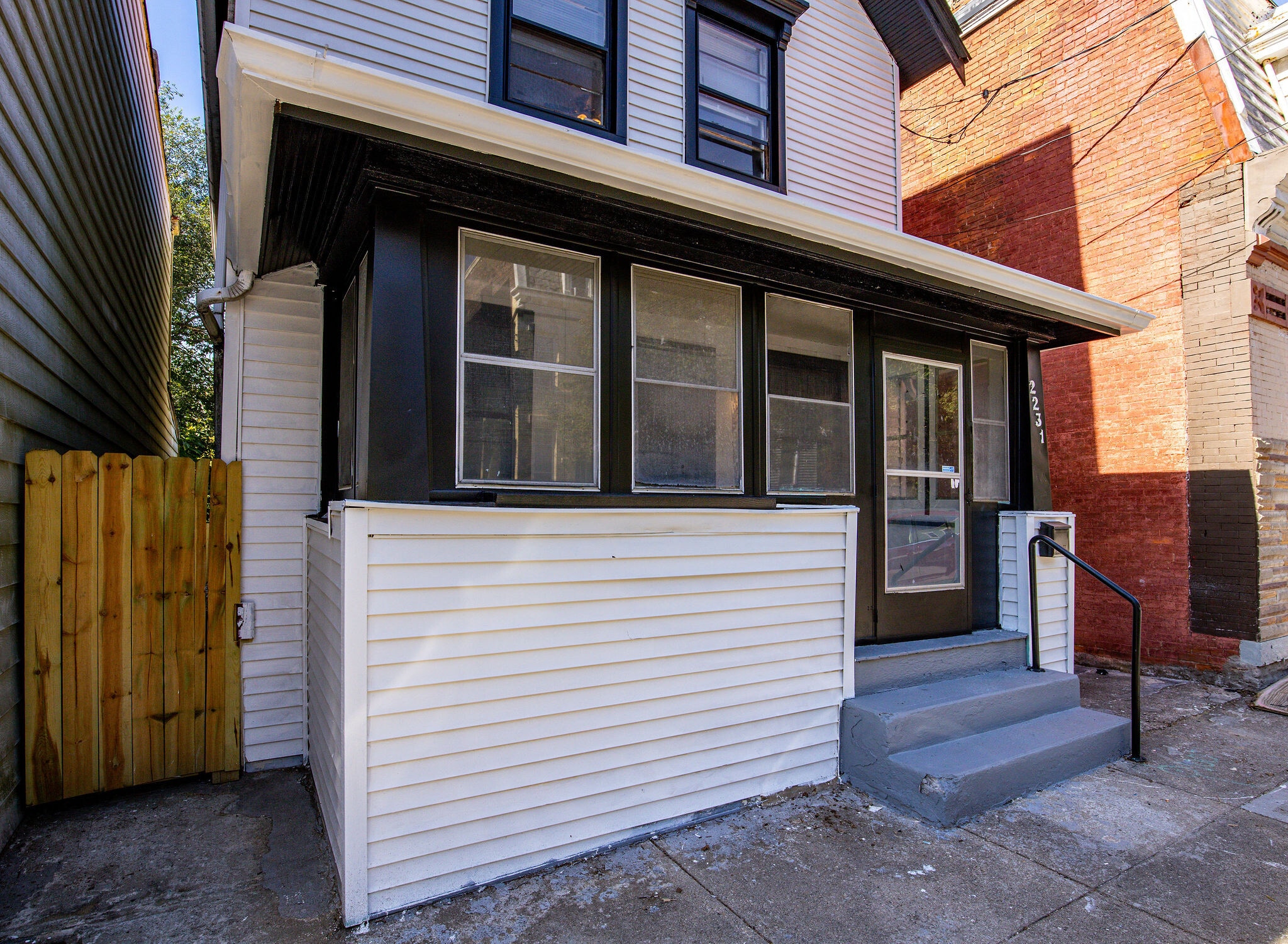 Building Photo - 2231 Flora St