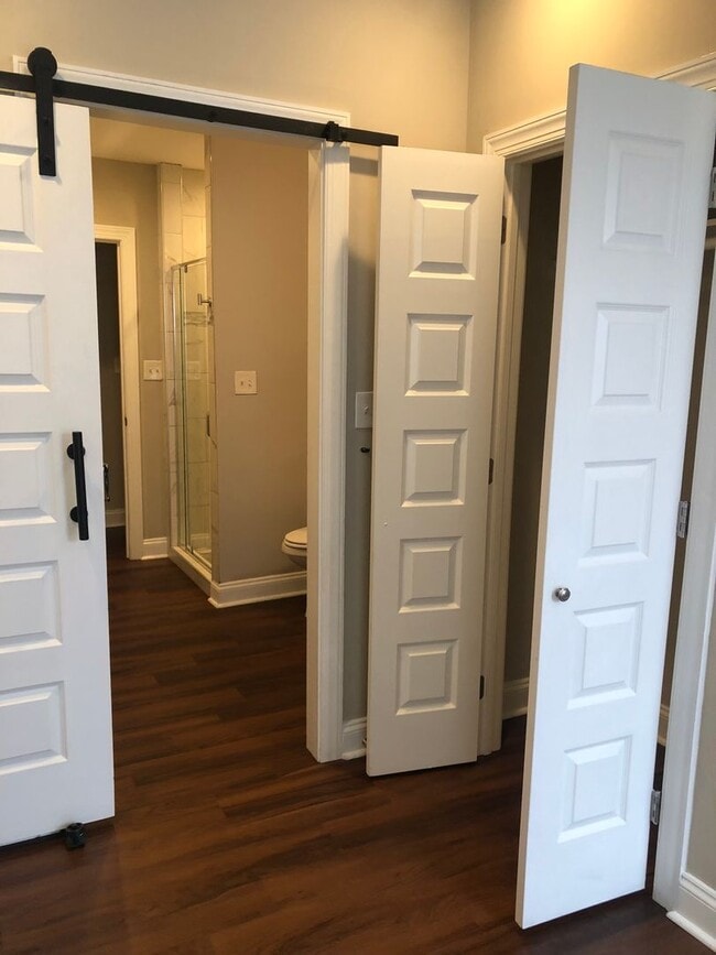 Building Photo - Beautiful 2 full bathroom (2)1/2 bathroom 2 bedroom townhouse in Baltimore City