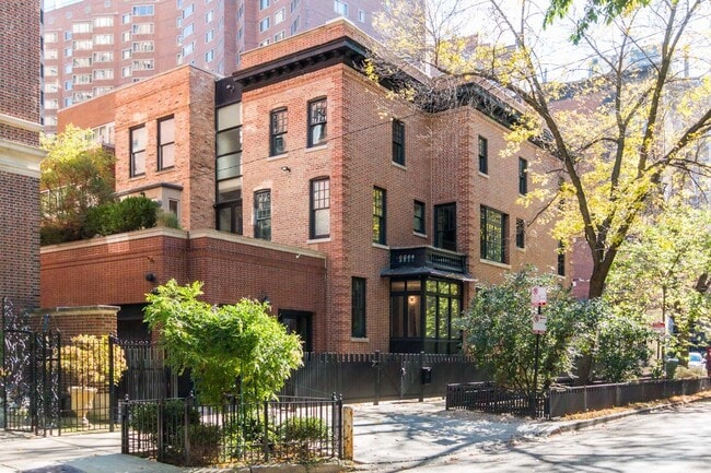 Building Photo - 36 E Schiller St