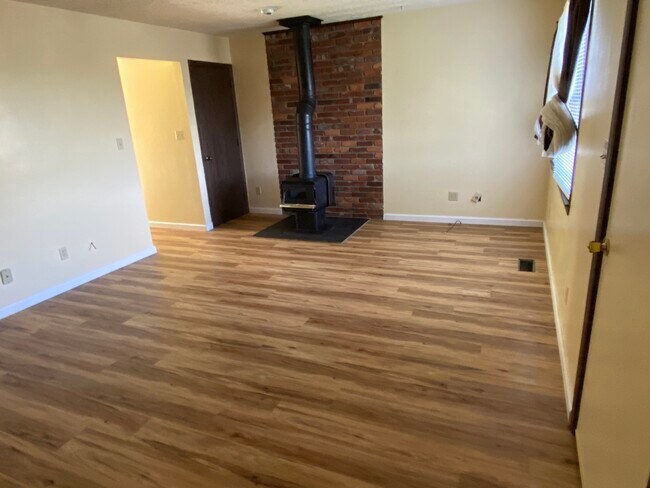 Building Photo - 5 Oak Drive Cir