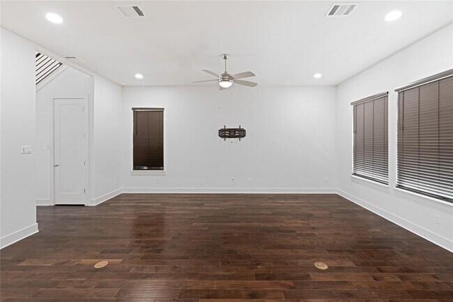Building Photo - 1241 Summerbrooke Cir