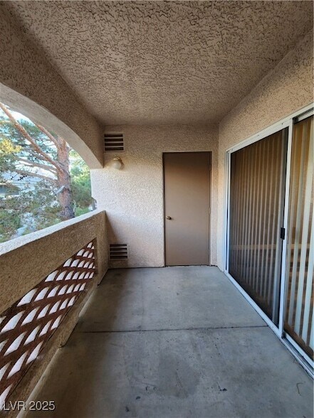 Building Photo - 7400 W Flamingo Rd