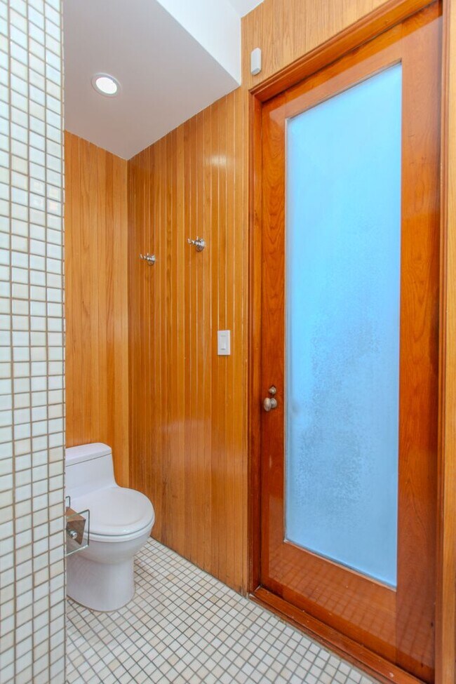 Building Photo - Extraordinary 5-Bed / 5-Bath Oceanfront Property in La Jolla!